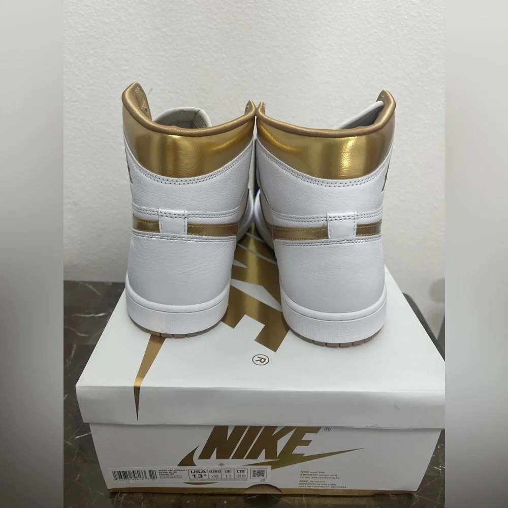 New! Nike Air Jordan 1 Retro High OG Women's 